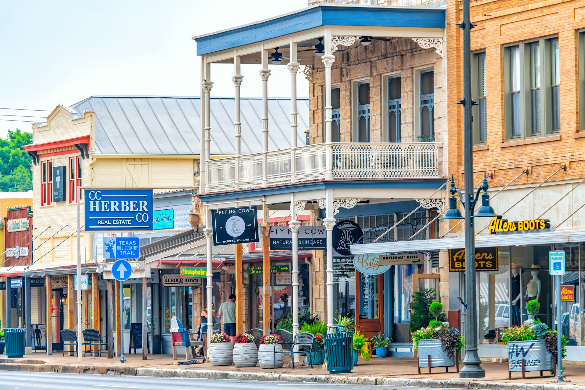 Downtown scene — Summer